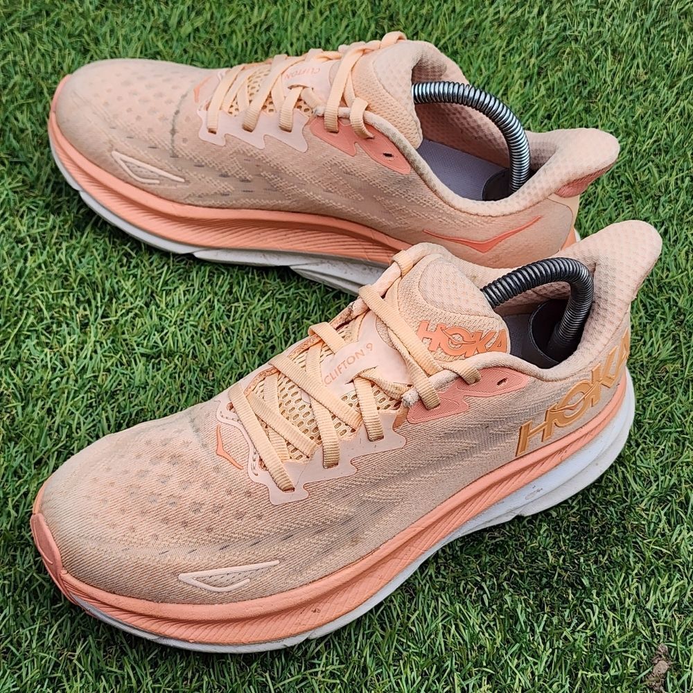 HOKA CLIFTON 9 - Womens Athletic Shoes - SIZE 8B - Picture 3 of 9